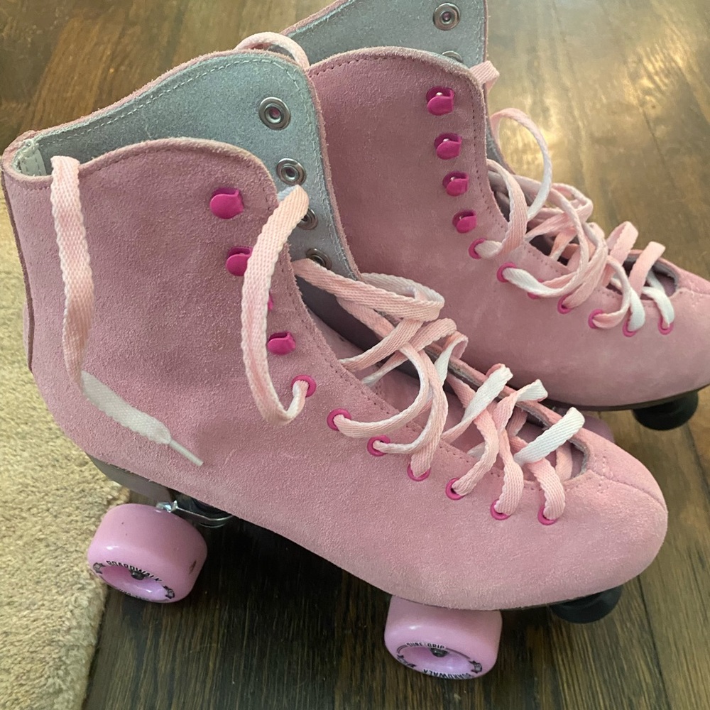 Boardwalk roller skates